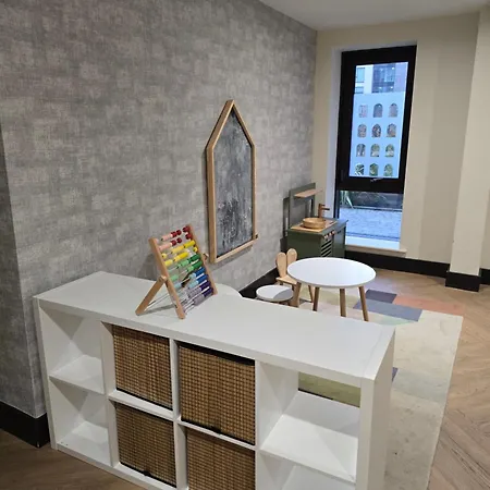 Deluxe Bedroom With Gym & Lounge ホームステイ
